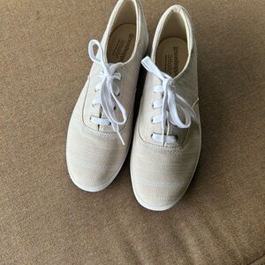 Grasshopper Ortholite sneakers. Excellent condition. Light beige size 9 1/2.